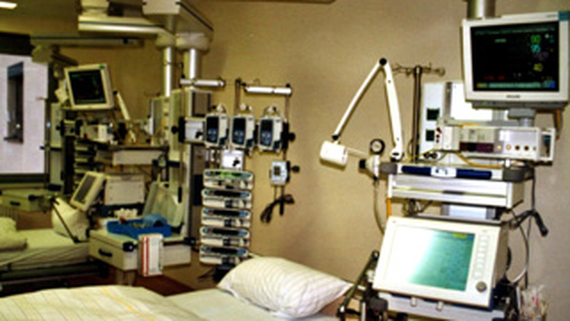 Pacient scos cu patul din spital de la Terapie Intensiva! Rudele bolnavului au agresat medicii si asistentele