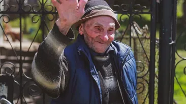 Lecția de viață dăruită de Moș Loghin, un fost veteran de război din comuna Fărău, județul Alba. La 102 ani, bătrânul și-a recăpătat vederea