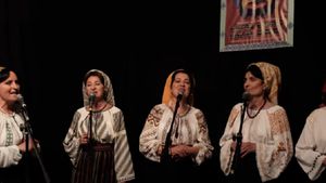 O țară întreagă le cunoaște, dar puțini sunt cei care știu drama trăită de surorile Oșoianu: ”A murit cu ochii la poza noastră”
