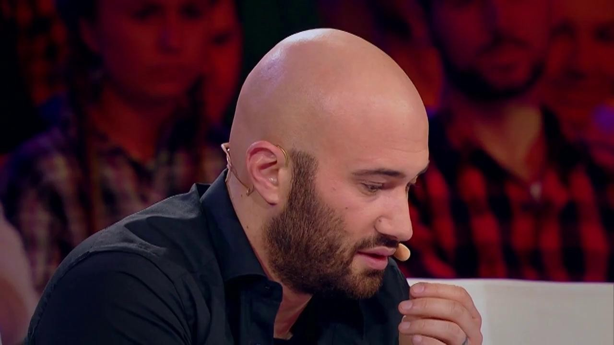 Mihai Bendeac nu a rezistat tentaţiei şi a sărutat o concurentă iUmor