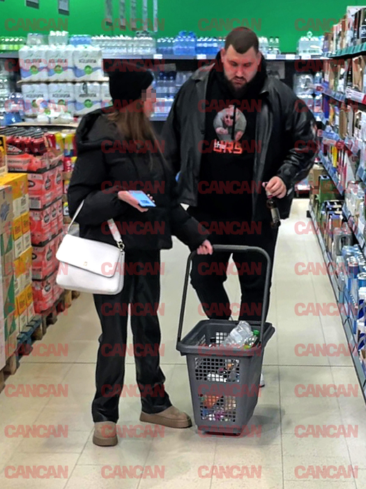 The Urs și soția la cumpărături