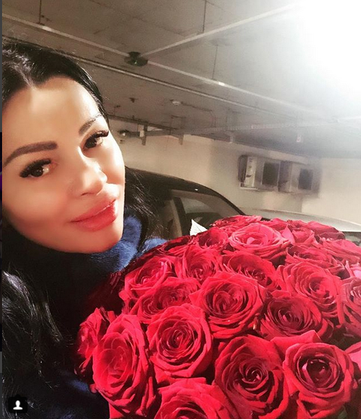Brigitte Năstase, în culmea fericirii după ce a primit un buchet imens de trandafiri! Vedeta i-a şocat pe fani: “Nu sunt de la Ilie“