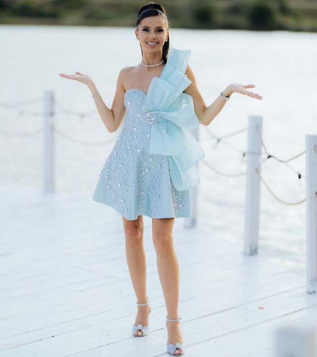Georgiana Lobonț ținute de scenă. (sursă - instagram.com/georgianalobont)
