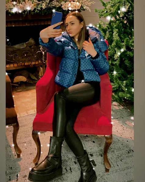 Ce bombă-sexy e sora lui Tavi Popescu! „Bunăciunea” nu ratează niciun meci al FCSB-ului | GALERIE FOTO