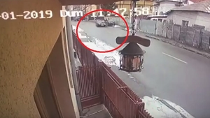 VIDEO ȘOCANT. Un piteștean și-a călcat soacra cu mașina, din răzbunare. Bărbatul a fost reținut