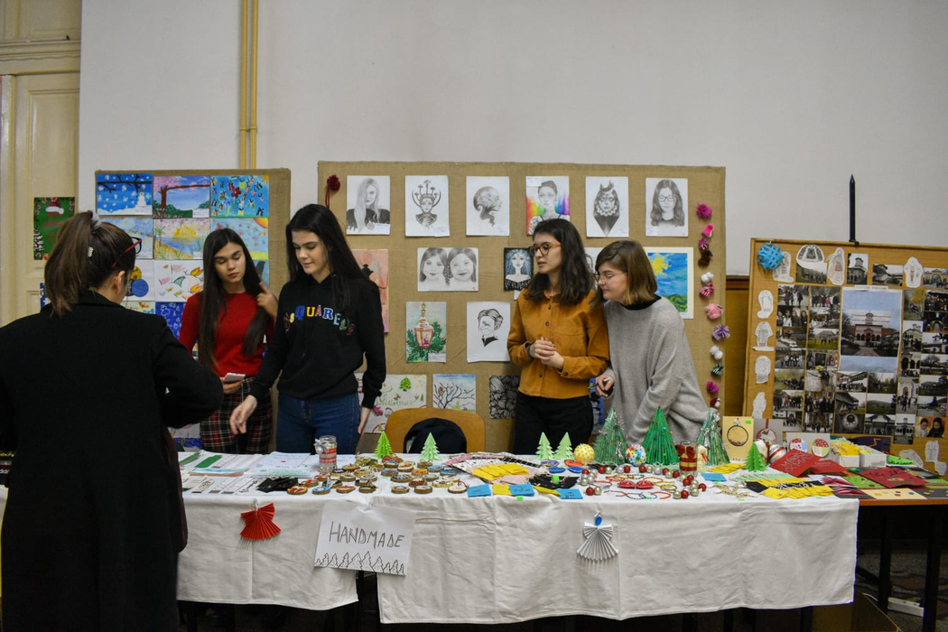 Toți banii strânși din târgul organizat de copii, precum și din colindat, vor ajunge la colegii lor aflați în nevoie