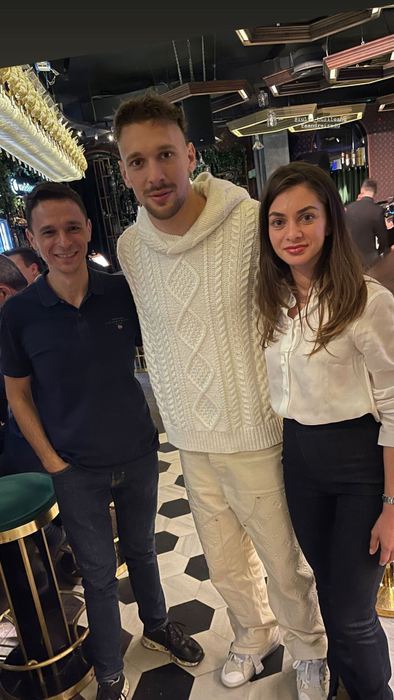 Jucătorii naționalei au sărbătorit victoria cu soțiile / Sursă foto: Instagram