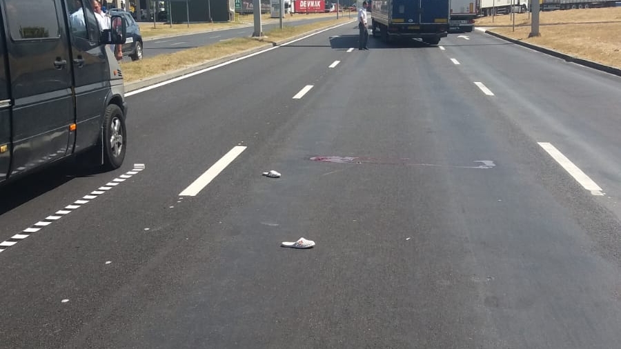 Accident grav în Vama Giurgiu. O femeie a fost acroșată de o autoutilitară