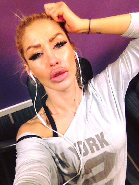 Eva Kent, fosta asistentă TV a lui Dan Capatos, şi-a refăcut bustul după extirparea silicoanelor! Cum arată acum blonda