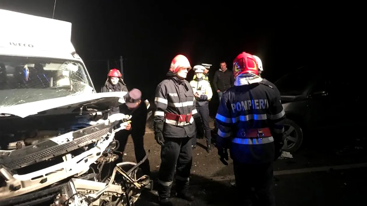 VIDEO. Doi morți și trei răniți după impactul dintre trei mașini, pe DN 14, în județul Sibiu