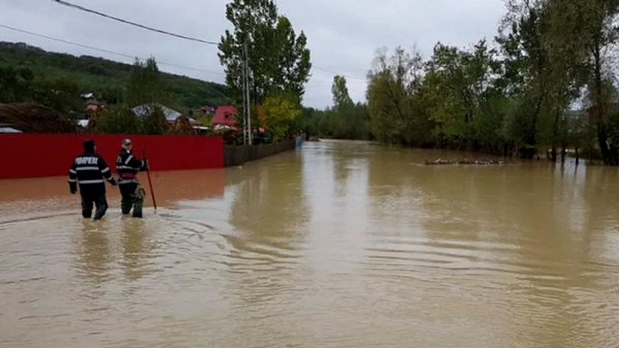 Codul portocaliu de inundaţii, prelungit pentru Prut! Ce se întâmplă cu mai multe râuri din Transilvania şi Banat