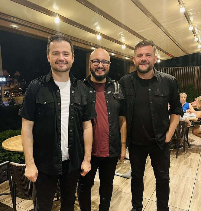 Laurențiu Duță a rupt topurile cu 3 Sud Est, dar nu a putut renunța la plaiurile natale: “Am cochetat cu mutatul la București de două ori și nu ne-a ieșit!” / (Foto: Instagram)
