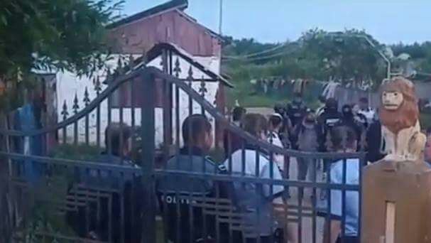Mascaţii au intervenit în forţă să-l elibereze pe hoţul sechestrat