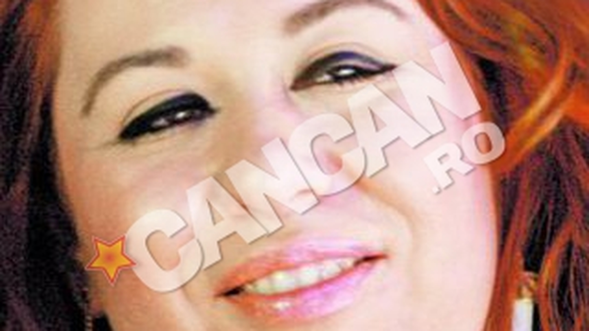 Oana Roman nu reuseste sa colaboreze cu... dermatograful. A ras cand s-a machiat si mana i-a alunecat