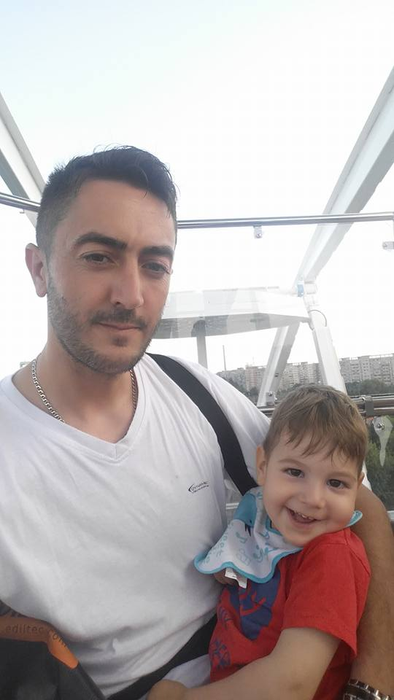 Militarul-erou luptă în Afganistan ca să își trateze fiul grav bolnav! Darius are trei ani: „Noi nu am auzit vocea lui niciodată”