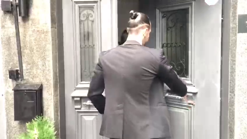Brigitte Sfăt și iubitul ei au mers să aleagă inelul de logodnă la un magazin de bijuterii din Capitală