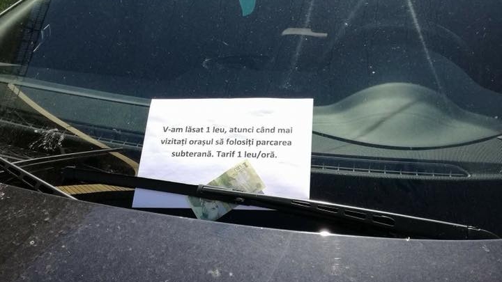 FOTO. Ce mesaj a primit un șofer fără bun simț, care și-a parcat mașina pe locul altcuiva. Conducătorul auto a primit și un “bonus”