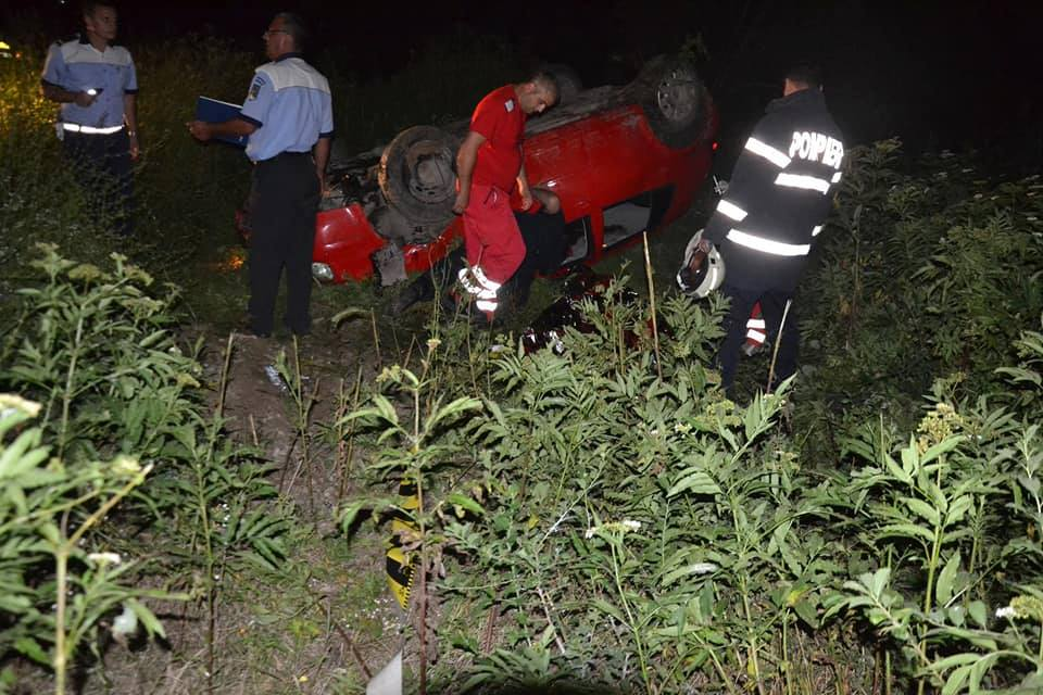 Mașina condusă de adolescent s-a răsturnat