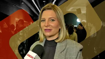 Ana Baniciu poartă hainele mamei decedate pentru a-i păstra vie amintirea. Îmi vin extraordinar. O aud că îmi spune...