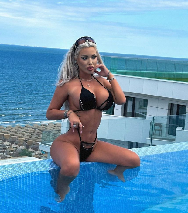 Loredana Chivu, la piscină (Foto: Instagram)