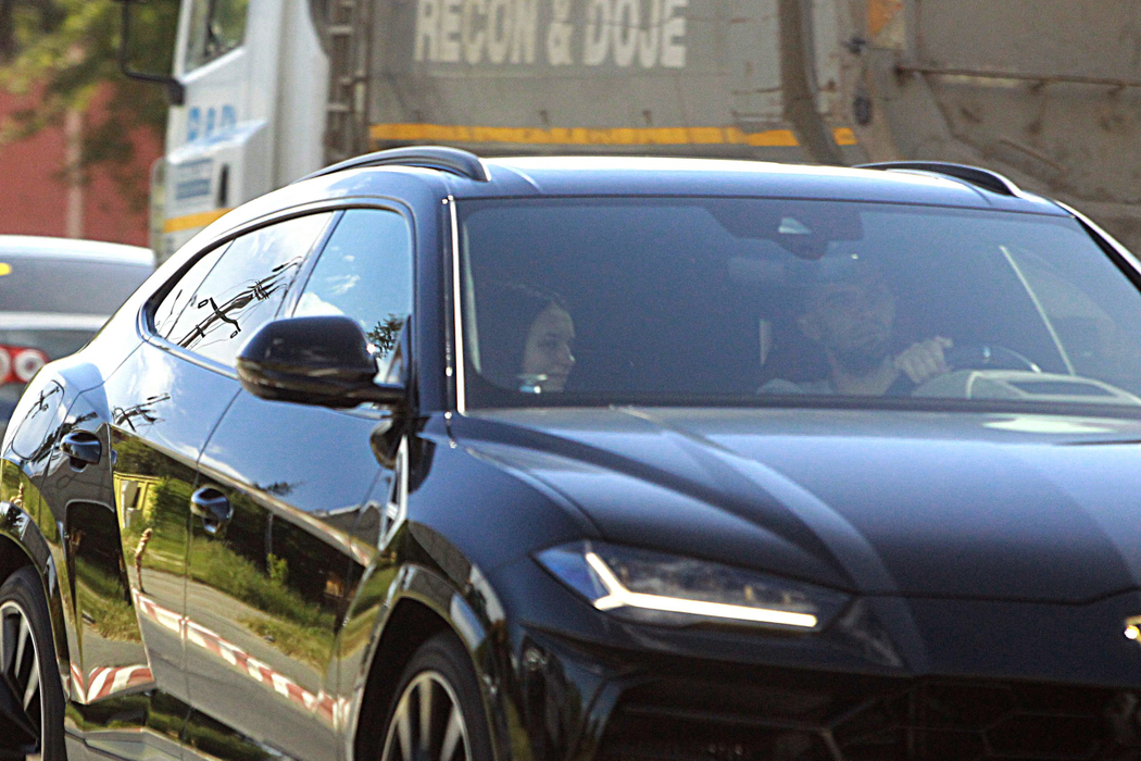 Costa Sponte conduce un Lamborghini Urus