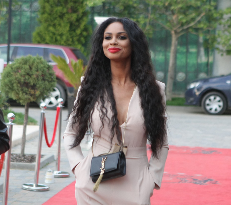 Laurette, decizie radicală! “Merg în Senegal!” Ce planuri are mulatra pentru 2019