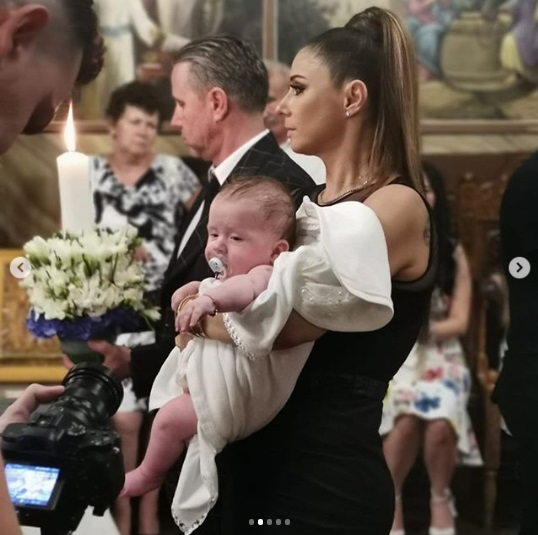 Anamaria Prodan NU se dezminte. În ce rochie a apărut vedeta când și-a creștinat cel mai mic fin, pe Kostas