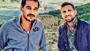 RĂZVAN SIMION şi DANI OŢIL aşa cum nu i-ai mai văzut niciodată! Cei doi s-au afişat în fustă, ca două balerine şi...