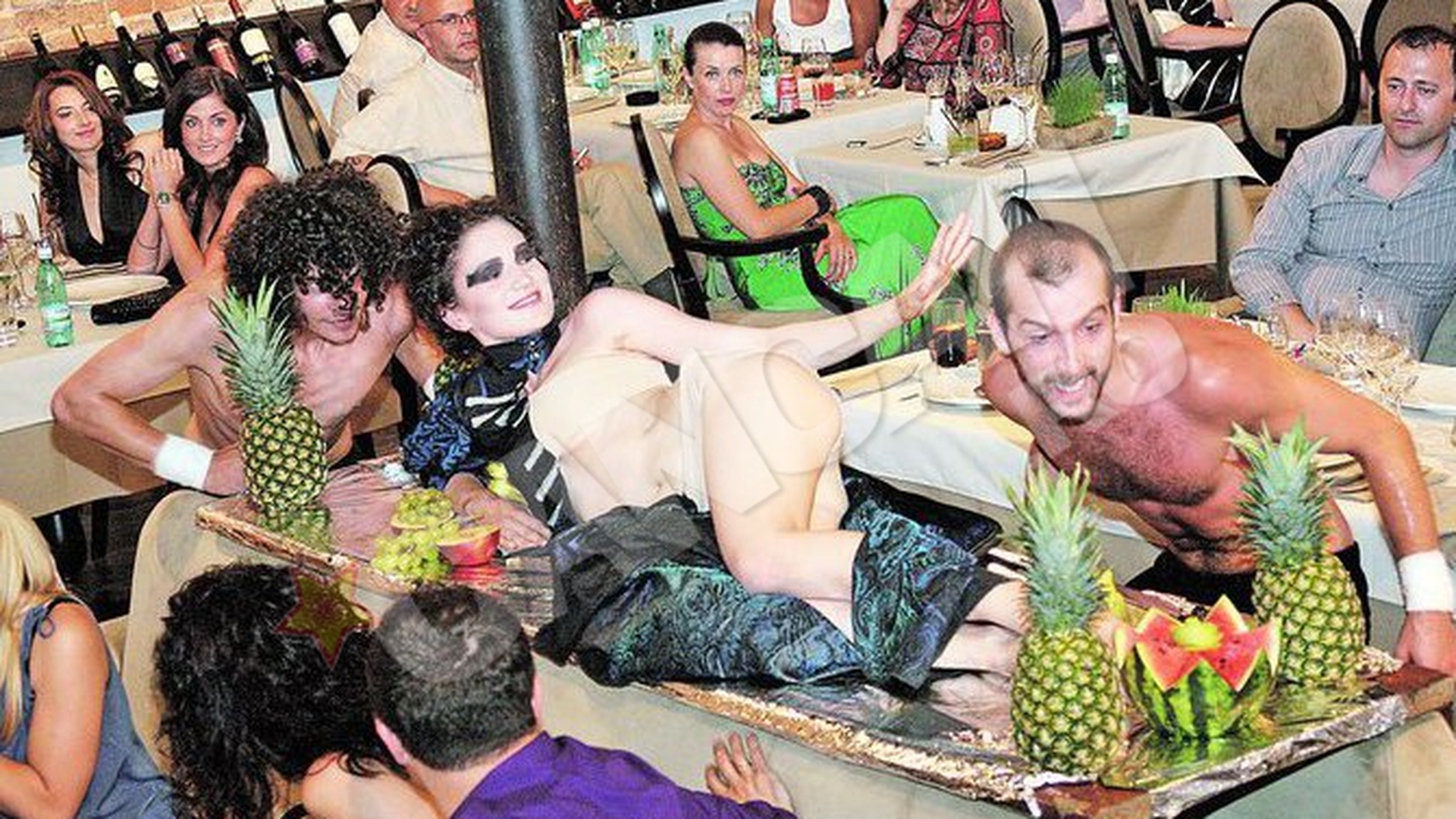 Meniu de fite la un restaurant de lux deschis la Sibiu: actrita la tava