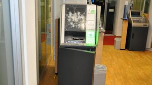 De râsul lumii! Cum a încercat un român de 22 de ani să spargă un bancomat din Austria