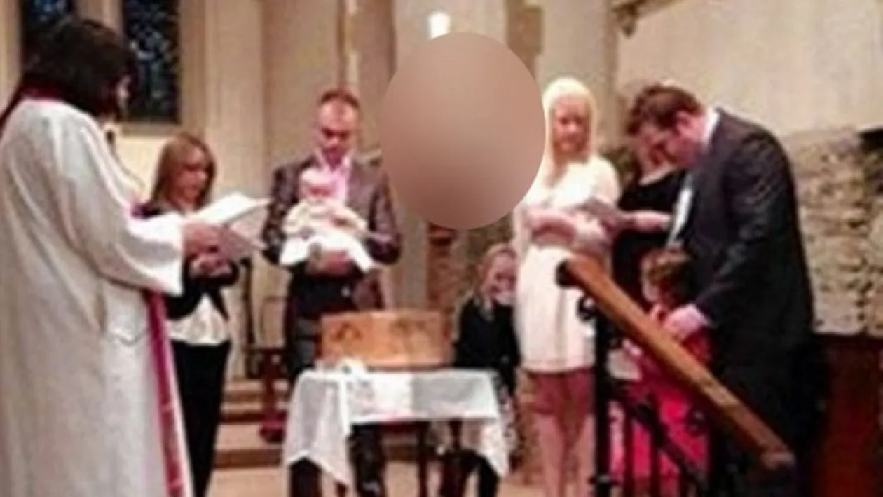 Aparitie de GROAZA intr-o fotografie de la botez! In imagini apare FANTOMA unui barbat mort! Nimeni nu are o explicatie