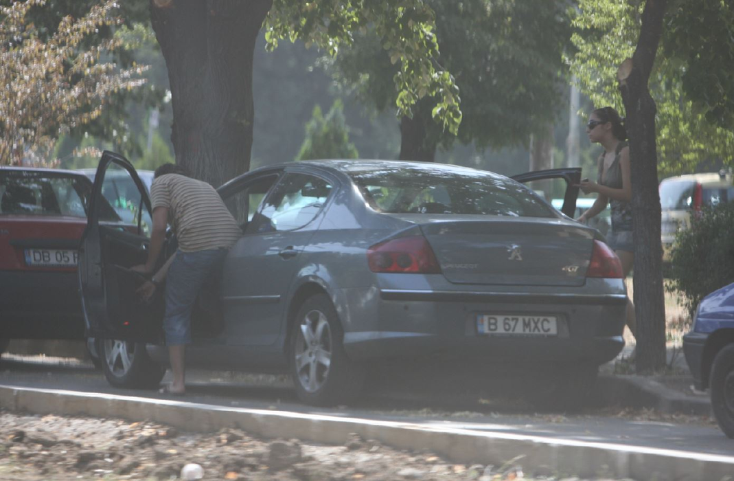 Imagini din tinerețe cu Andra Măruță. Incredibil cum arăta vedeta Pro TV, îmbrăcată într-o fustiță foarte, foarte scurtă