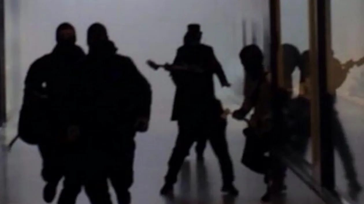 Au dat lovitura! Trei romani au furat 2,6 milioane de euro