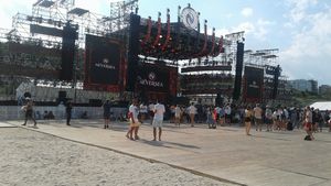 CANCAN.ro transmite cele mai tari momente. IMAGINI LIVE. Zeci de mii de oameni la NEVERSEA, cel mai mare festival de pe litoral