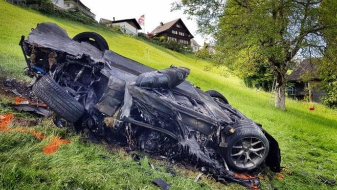 Aşa arată maşina în care se afla Richard Hammond, după cumplitul accident