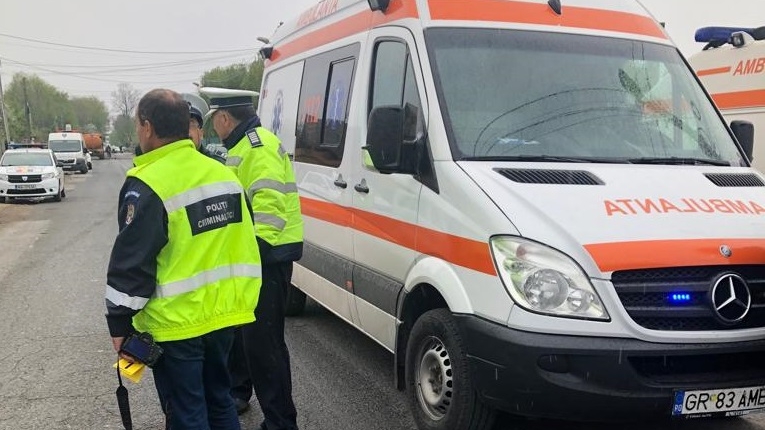 VIDEO. Accident cumplit în Giurgiu. O femeie de 63 de ani a fost lovită mortal de un TIR. Trupul victimei a rămas blocat sub roți