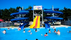 "Nu știu ce zeamă o fi" Ce au pățit 7 copii după ce au intrat în piscina din Ștrandul Moghioroş din București