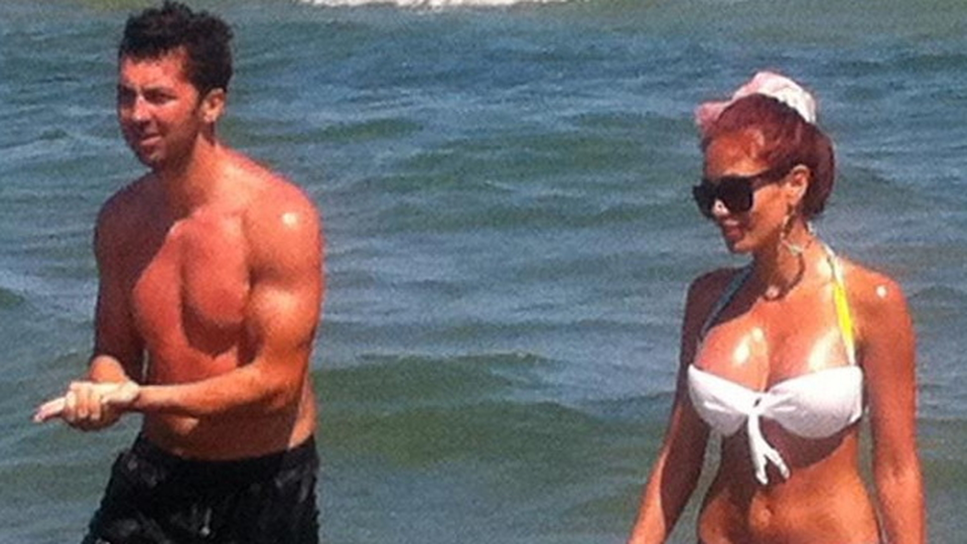 E mare scandal intre "cumnatele"! Doua prezentatoare TV sexy au ajuns la cutite din cauza unui "Don Juan" ranit in orgoliu