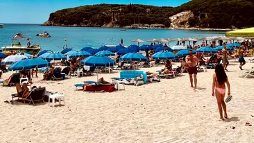 Ce a pățit un turist român aflat în concediu în stațiunea Parga din Grecia: Stăteam ca tot omul la masă, când aud țipete de pe plajă