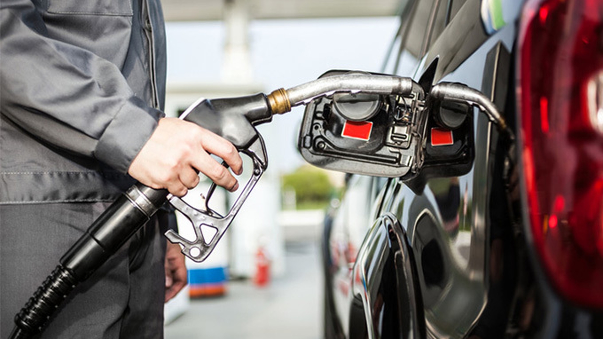 Veste BUNĂ pentru şoferi: benzina şi motorina se vor ieftini!