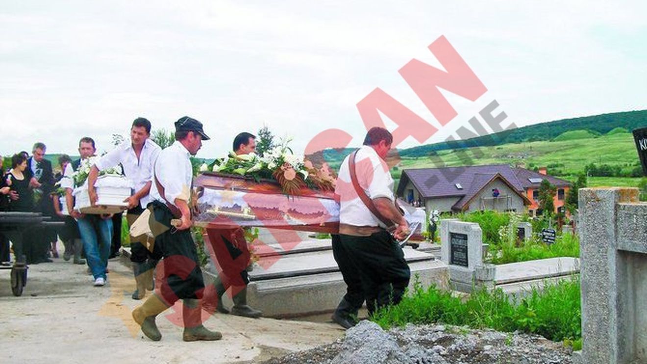 A fost inmormantat cu fiii pe care i-a ucis