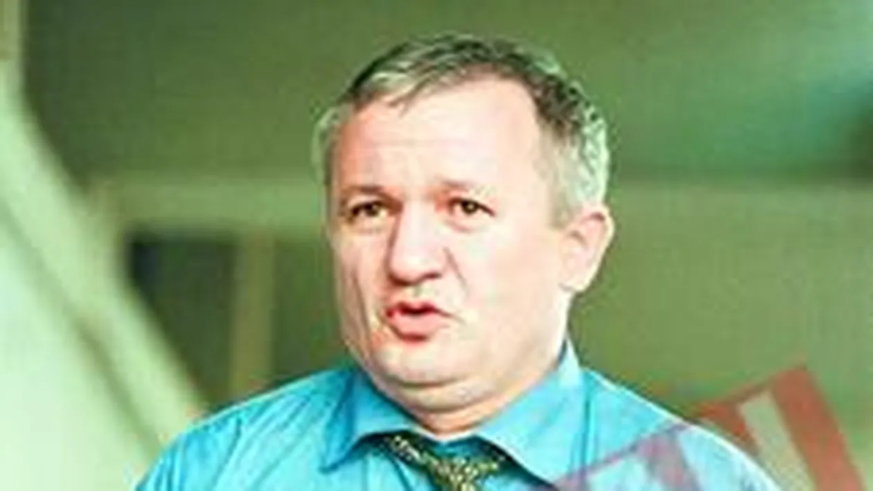 Porumboiu: Stiu prea putine injuraturi. Trebuie sa mai invat!