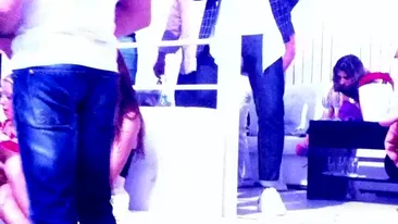 Catalin Botezatu petrece pana cand soarele rasare. Designerul nu rateaza niciun weekend la mare