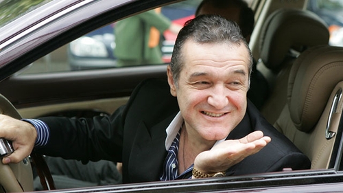 Am filmat ultima ispravă a lui GIGI BECALI cu Maybach-ul cel nou! E ”regele fentelor” în limuzinele lui de 1 milion €!