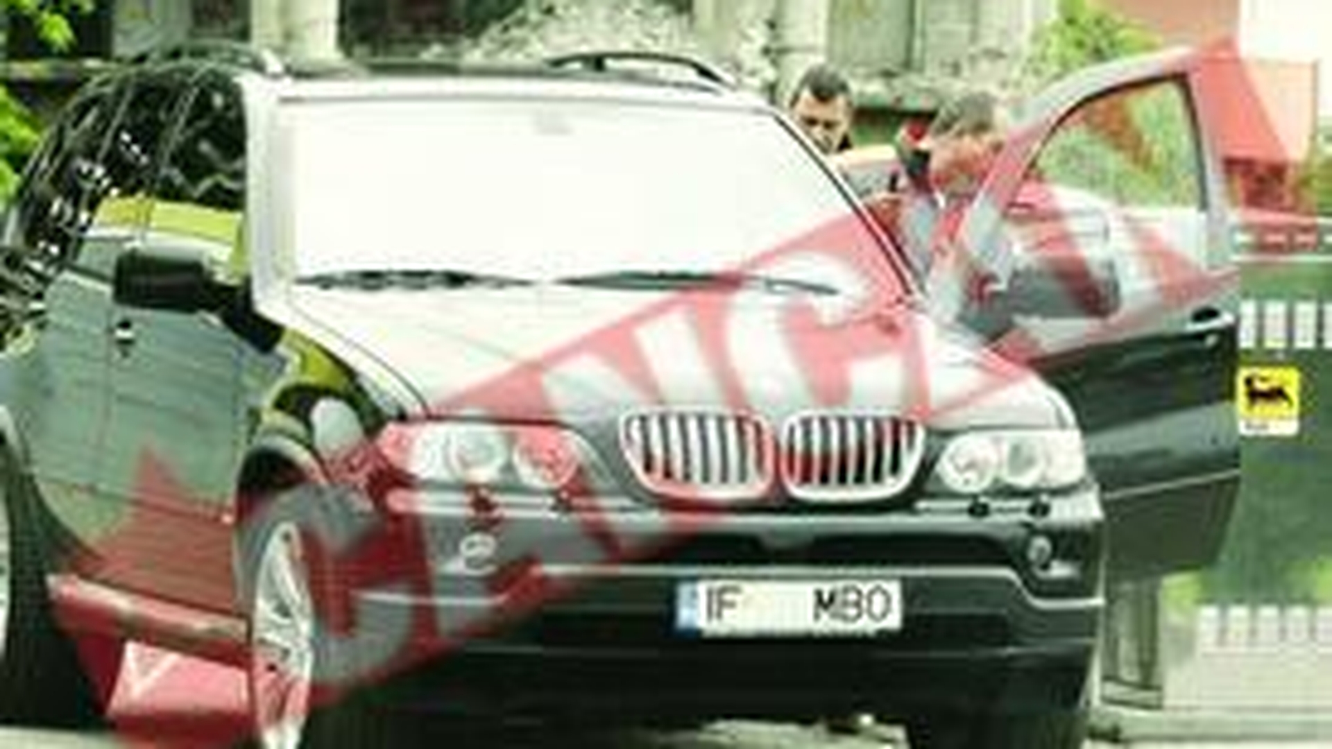 Rednic si-a pregatit masina pentru a fugi din calea stelistilor
