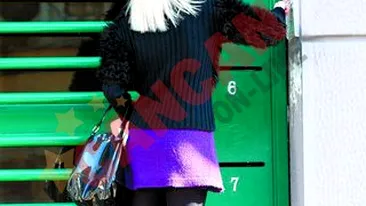 Nu i-a dat cartela ca sa intre in bloc