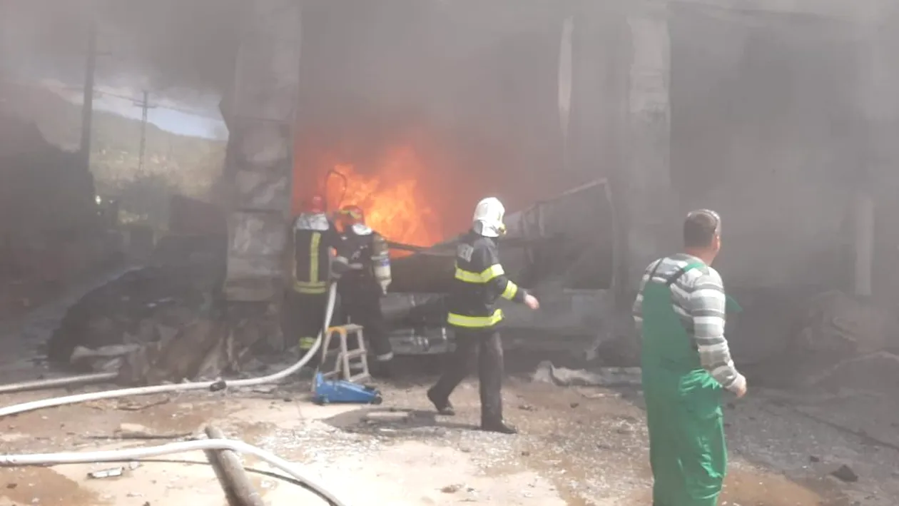 Incendiu de proporții în Baia Mare, la un depozit de polistiren