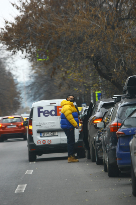 Smiley, în timp ce se îndrepta spre mașina lui