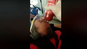 Pacient inconștient, lovit cu un parizer de paramedic: ”Bețivanule!” Totul a fost filmat VIDEO