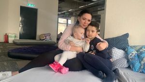 Mărturisirile cutremurătoare ale unei refugiate din Ucraina. La câțiva metri de casa ei a căzut o rachetă